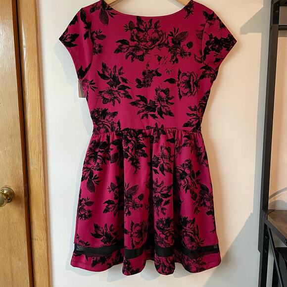 Trixxi Burgundy Velvet Floral Dress Size 11 Short Sleeve Mesh Event Party Dress - Picture 9 of 14